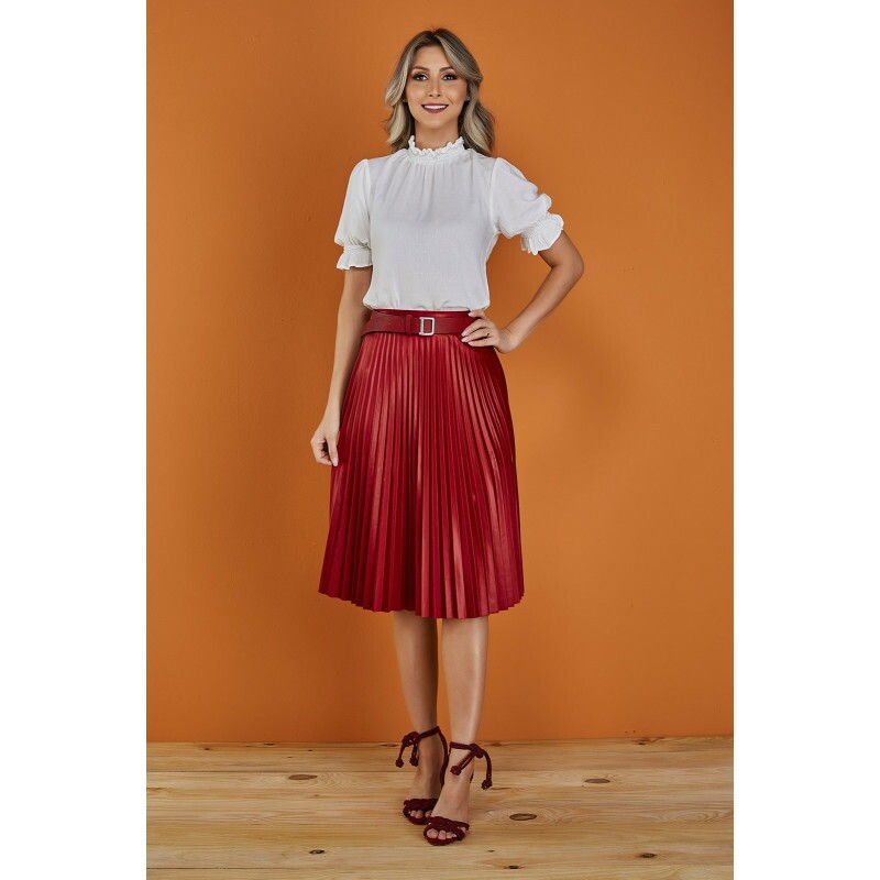 saia plissada vermelha curta