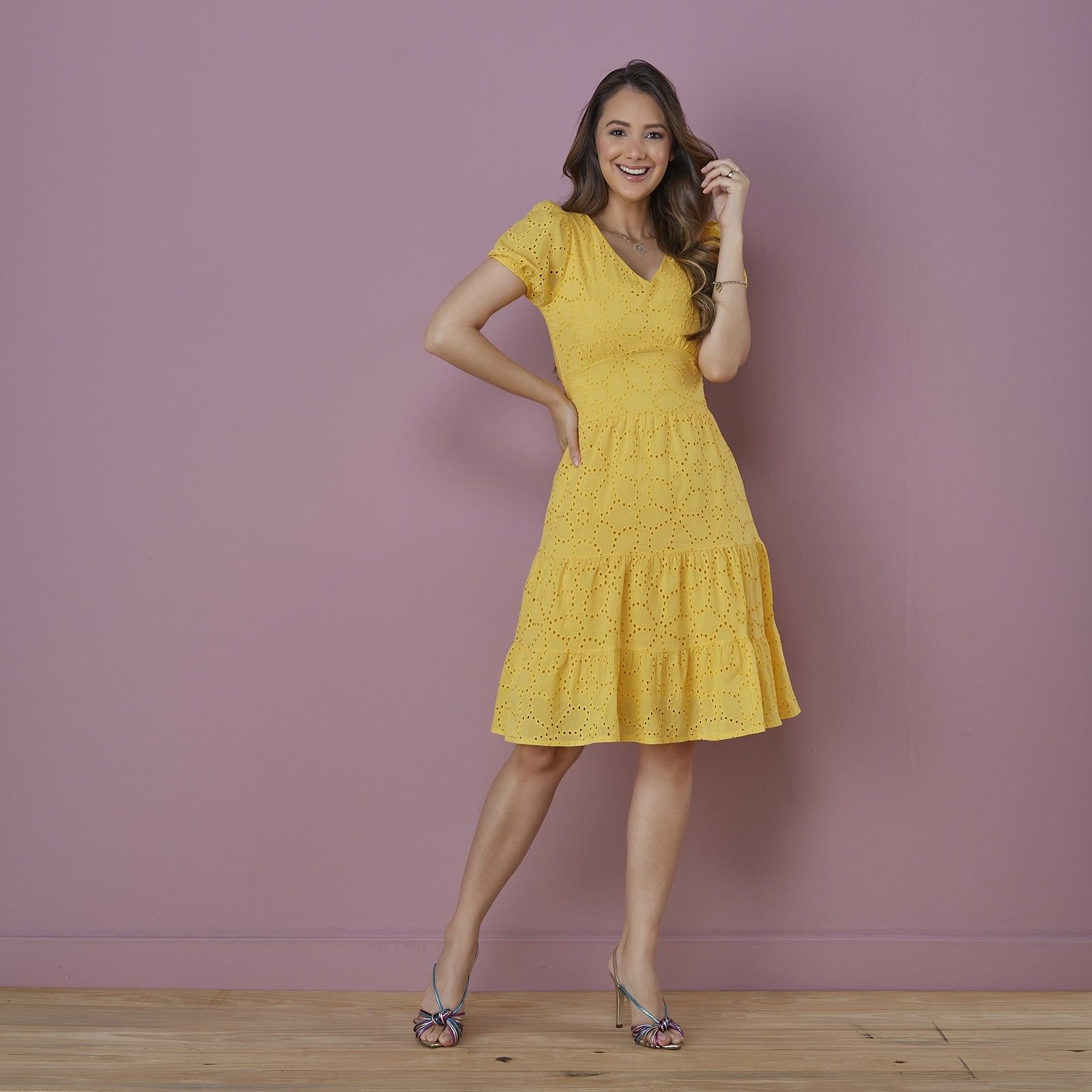 Vestido de Laise com Bordado Floral Amarelo Tat Martello