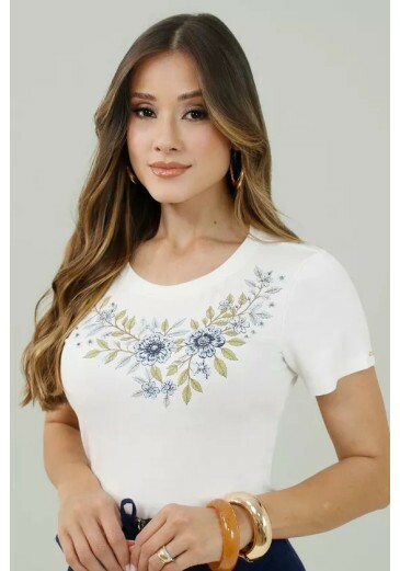 T-shirt Vitória Em Malha Vogue Off White Nitido Primavera/Verão 2027