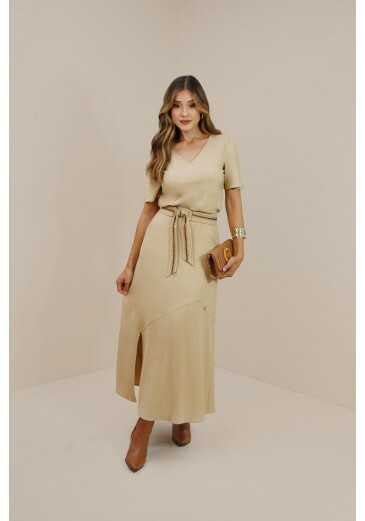 Saia Camelia Em Midi Com Recorte Assimétrico Bege Plus Size Nitido Outono/Inverno 2026