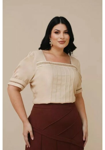 Blusa Tayla Em Viscolinho Bege Plus Nitido Outono/Inverno 2026