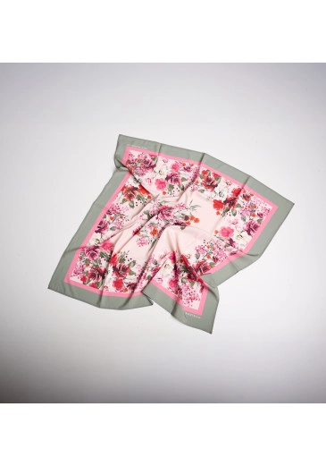 Lenço Tata Rosa Estampa Exclusiva Tatá Martello Outono/Inverno 2025