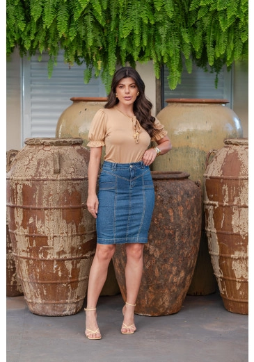 Blusa Em Viscolinho Com Laço Bege Mulher Morena Primavera/Verão 2026