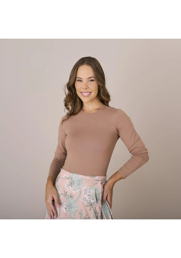 Blusa Debora Com Proteção Solar Marrom Tatá Martello Alto Verão 2025