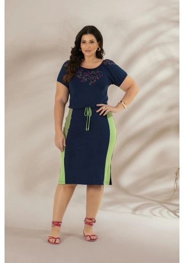 Vestido Midi Plus Size Azul Com Bordado No Decote Hadaza Primavera/Verão 2024