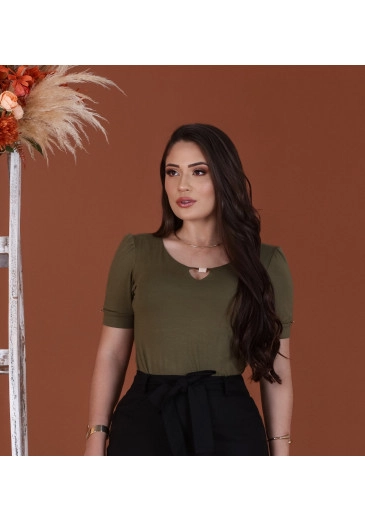 Blusa Em Viscolycra Verde Militar Mulher Morena Outono / Inverno 2025