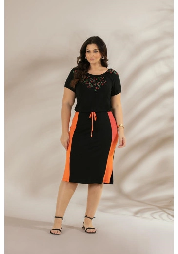Vestido Midi Plus Size Preto Com Bordado No Decote Hadaza Primavera/Verão 2024