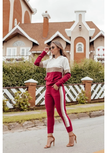 Conjunto Listrado Com Touca E Bolsos Funcionais Marsala Com Off White Outono/Inverno 2023