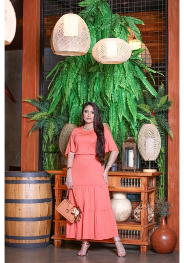 Conjunto Em Viscose Max Midi Evasê Coral Mulher Morena Outono/Inverno 2025