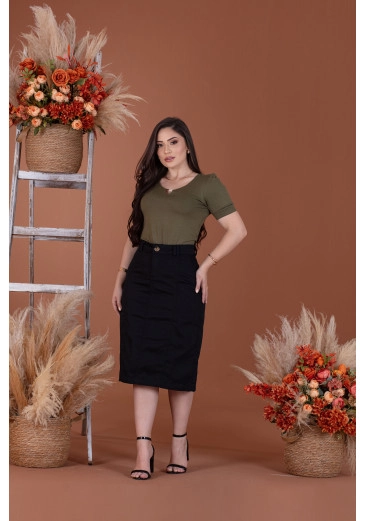 Saia Jeans Com Bolsos Funcionais Preta Plus Mulher Morena Outono/Inverno 2025