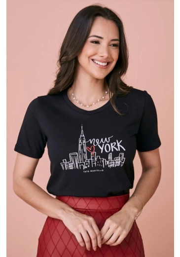 T-Shirt Teodora Em Malha Conforto New York Preta Tatá Martello Outono/Inverno 2024