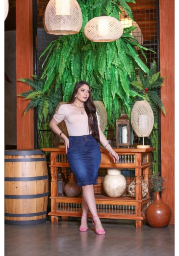 Saia Jeans Secretária Cós Alto Com Bolsos Funcionais Mulher Morena Outono/Inverno 2025