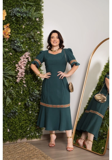 Vestido Max Em Alfaiataria Premium Com Recortes E Renda Bordada Verde Kauly Primavera/Verão 2025 