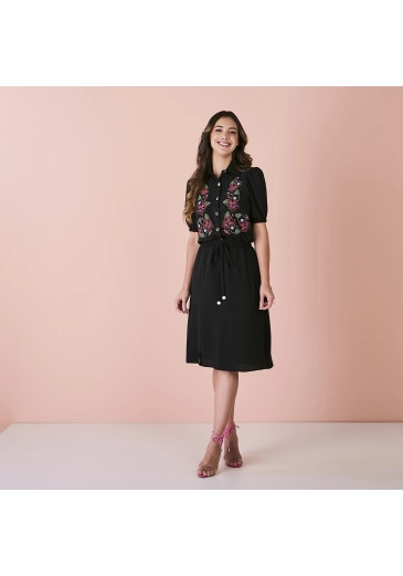 Conjunto Bianca Em Crepe Com Blusa Bordada Botões Funcionais Preto Tata Martello Primavera/Verão 2024