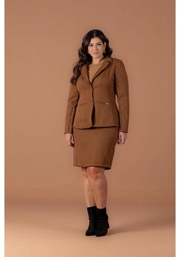 Blazer Plus Size De Alfaiataria Com Recortes Princesa e Ombreiras Marrom Hadaza Outono/Inverno 2024