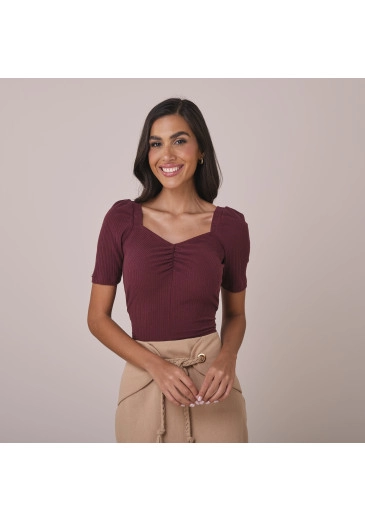 Blusa Mariana Em Geo Alva Rib Marrom Tatá Martello Outono/Inverno 2025