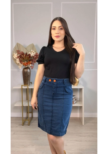 Saia Jeans Com Elastano Com Botões Coloridos Mulher Morena Alto Verão 2025