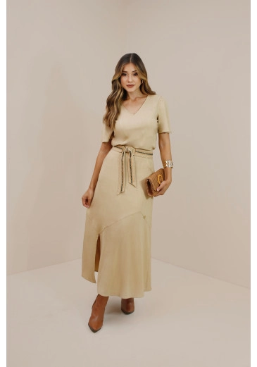 Saia Camelia Em Midi Com Recorte Assimétrico Bege Plus Size Nitido Outono/Inverno 2026