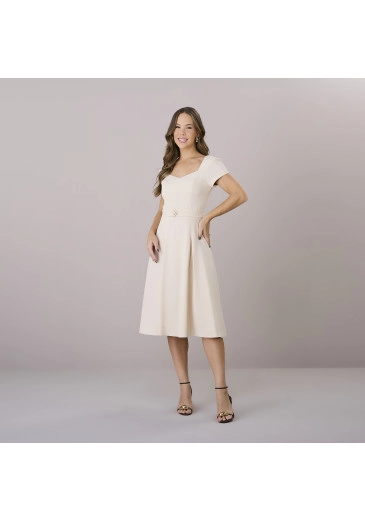 Vestido Claudete Em Alfaiataria Valentino Bege Tatá Martello Outono/Inverno 2025