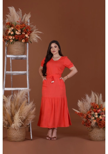 Conjunto Em Viscolinho Laranja Mulher Morena Outono/Inverno 2025.