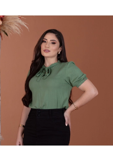 Blusa Em Viscose Verde Oliva Mulher Morena Alto Verão 2025