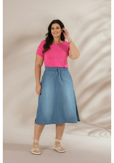 Blusa Plus Size Rosa Em Malha Lisa Possui Aplicações Nas Mangas Hadaza Primavera/Verão 2024