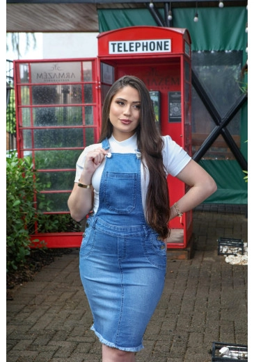 Salopete Jeans Com Elastano E Bolsos Funcionais Mulher Morena Outono/Inverno 2025