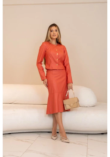 Conjunto Em Couro P.U Jaquetinha Channel E Saia Midi Luciana Pais Outono/Inverno 2024