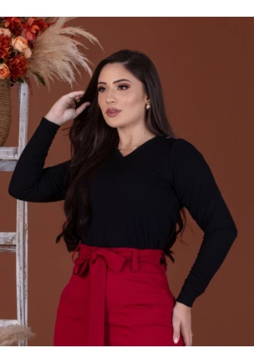Blusa Em Malha Preta Mulher Morena Outono/Inverno 2025