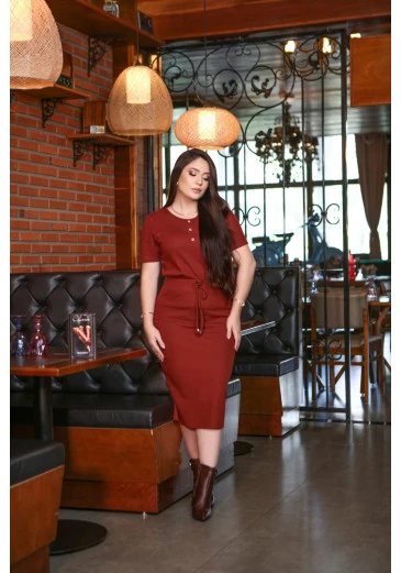 Conjunto Em Malha Midi Com Decote Redondo Telha Mulher Morena Outono/Inverno 2025