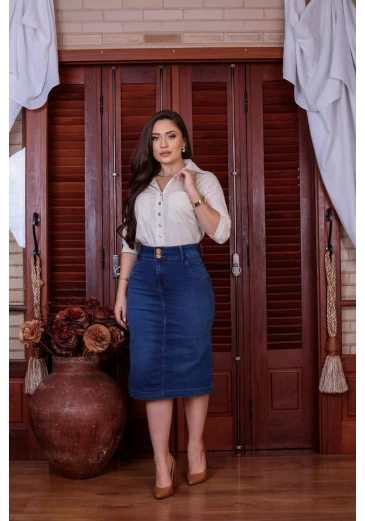 Saia Confeccionada Em Jeans Mulher Morena Outono/Inverno 2025.