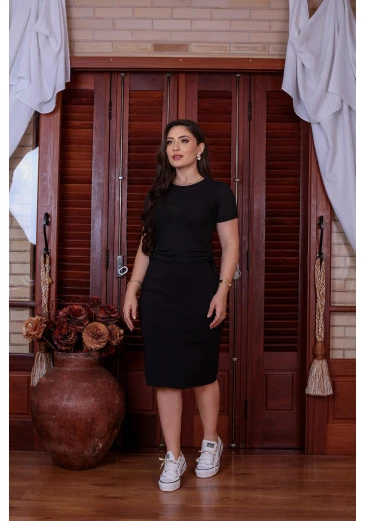Saia Em Viscolycra Preta Mulher Morena Outono/Inverno 2025.