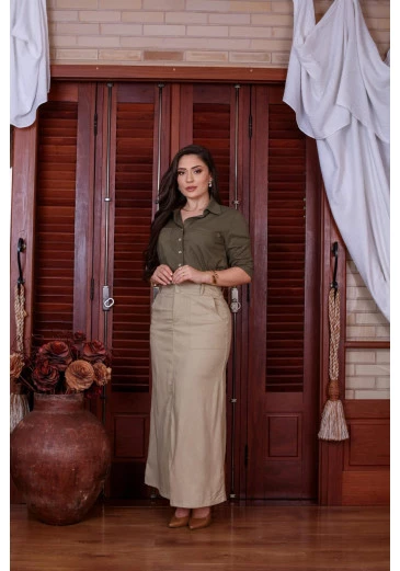 Saia Em Linho Bege Mulher Morena Outono/Inverno 2025.