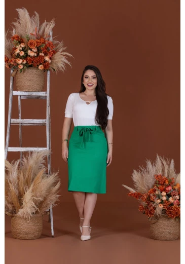 Saia Em Linho Com Faixa Verde Mulher Morena Outono/Inverno 2025.