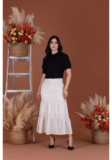 Saia Em Linho Evasê Off White Mulher Morena Outono/Inverno 2025