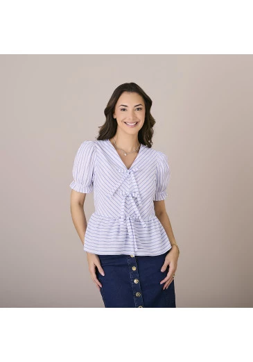 Blusa Luara Listrada Azul Tatá Martello Alto Verão 2025