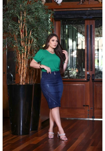 Saia Jeans Cós Alto Detalhes Destroyd Com Bolsos Funcionais Mulher Morena Outono/Inverno 2025