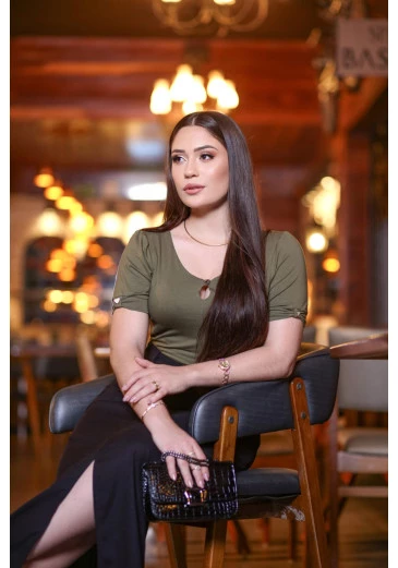 Blusa Viscolycra Decote V Verde Mulher Morena Alto Verão 2025