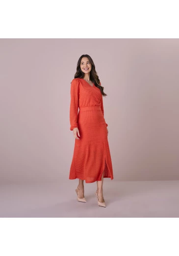 Conjunto Elina Em Croche Miraflores Coral Tatá Martello Outono/Inverno 2025