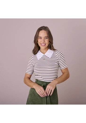 Blusa Sara Malha Canelada Listrada Marrom Tatá Martello Outono/Inverno 2025