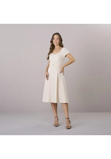 Vestido Claudete Em Alfaiataria Valentino Bege Tatá Martello Outono/Inverno 2025