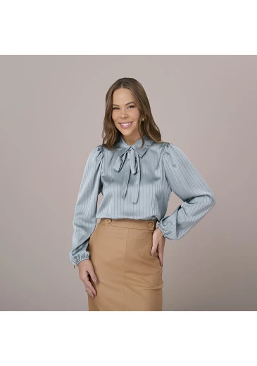 Blusa Lidia Em Santin Azul Tatá Martello Outono/Inverno 2025