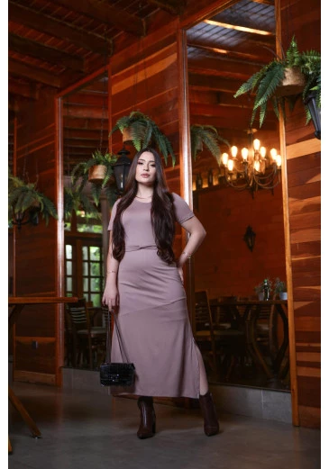 Vestido Em Viscolycra Com Decote Arredondado Com Faixa Saia Assimétrica Bege Mulher Morena Outono/Inverno 2025