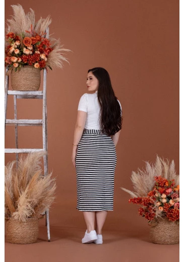 Conjunto Em Malha Midi Preto & Branco Mulher Morena Outono/Inverno 2025