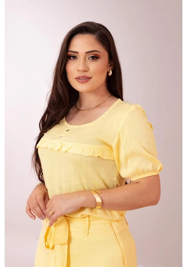 Blusa Confeccionada Em Viscose Amarelo Pastel Mulher Morena Outono/Inverno 2025