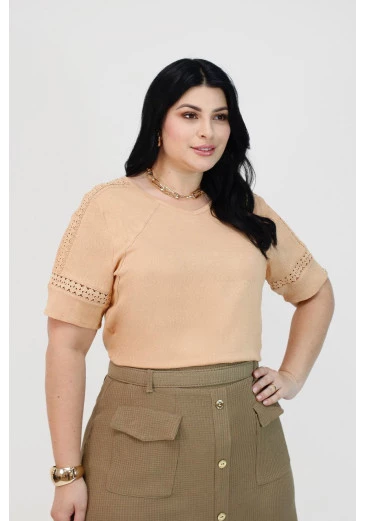 Blusa Monique Plus Em Viscolinho Bege Nítido Outono/Inverno 2025