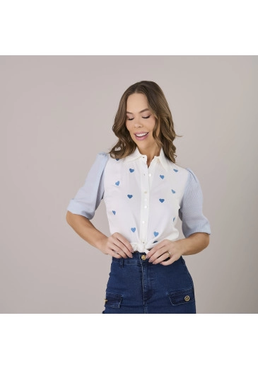 Blusa Kátia Em Viscolinho Detalhes De Coração Azul Tatá Martello Alto Verão 2025
