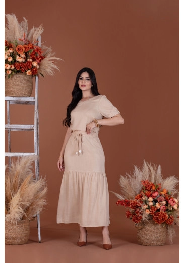 Conjunto Em Viscolinho Bege Mulher Morena Outono/Inverno 2025.