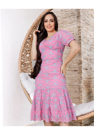 Vestido Regina Em Laise Rosa Tubinho Decote V Com Babados Maria Amore Alto Verão 2024