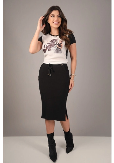 T-Shirt Look Black Com Estampa Victoria's Princess Outono/Inverno 2023  